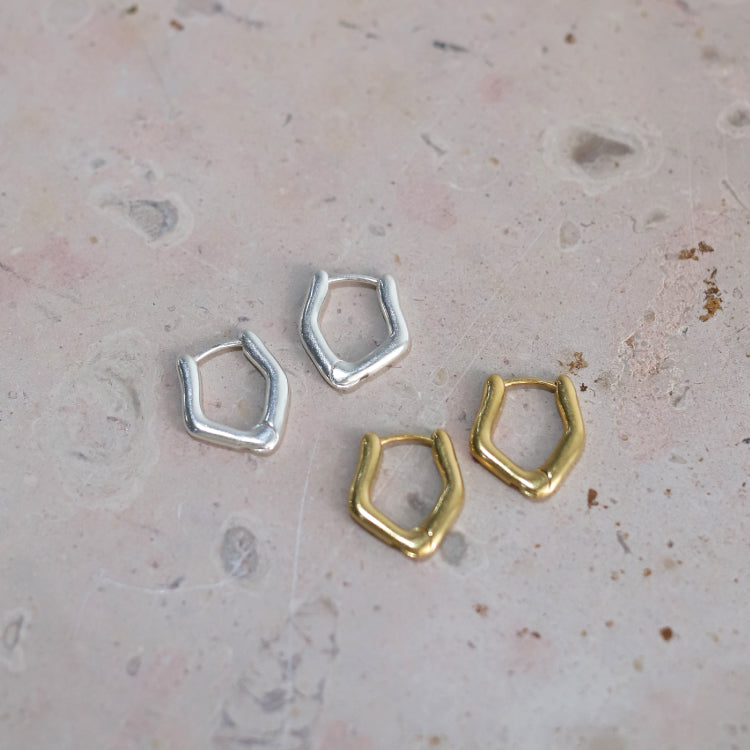 予約】ダガーピアス GD