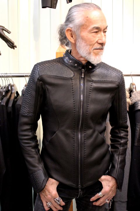 パイソンショルダー・スパイクシングルライダース ロックファッション