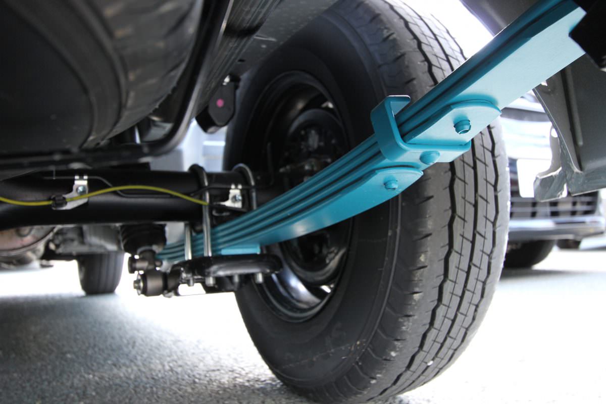 200系ハイエースの乗り心地改善には、コンフォートリーフへの交換が