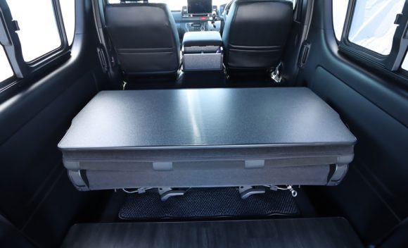 200系ハイエース S-GLのセカンドシートをテーブルに変えるESシート