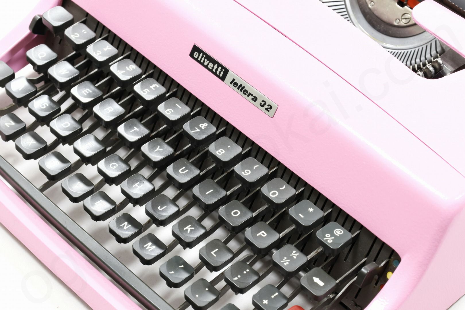 olivetti Lettera 32 ピンクのプレミアム中古タイプライター｜タイプ