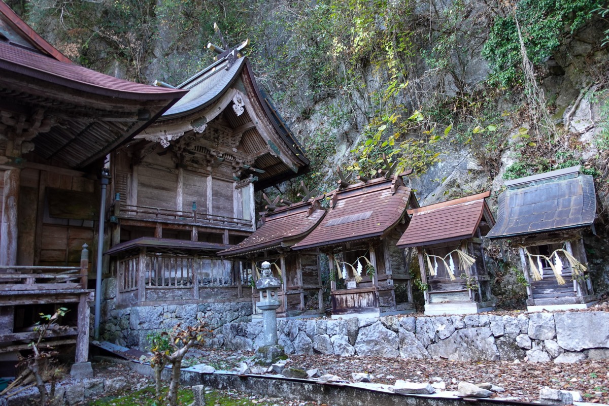 平安時代からある「穴門山神社」は、秘境に佇むパワースポット！｜おか