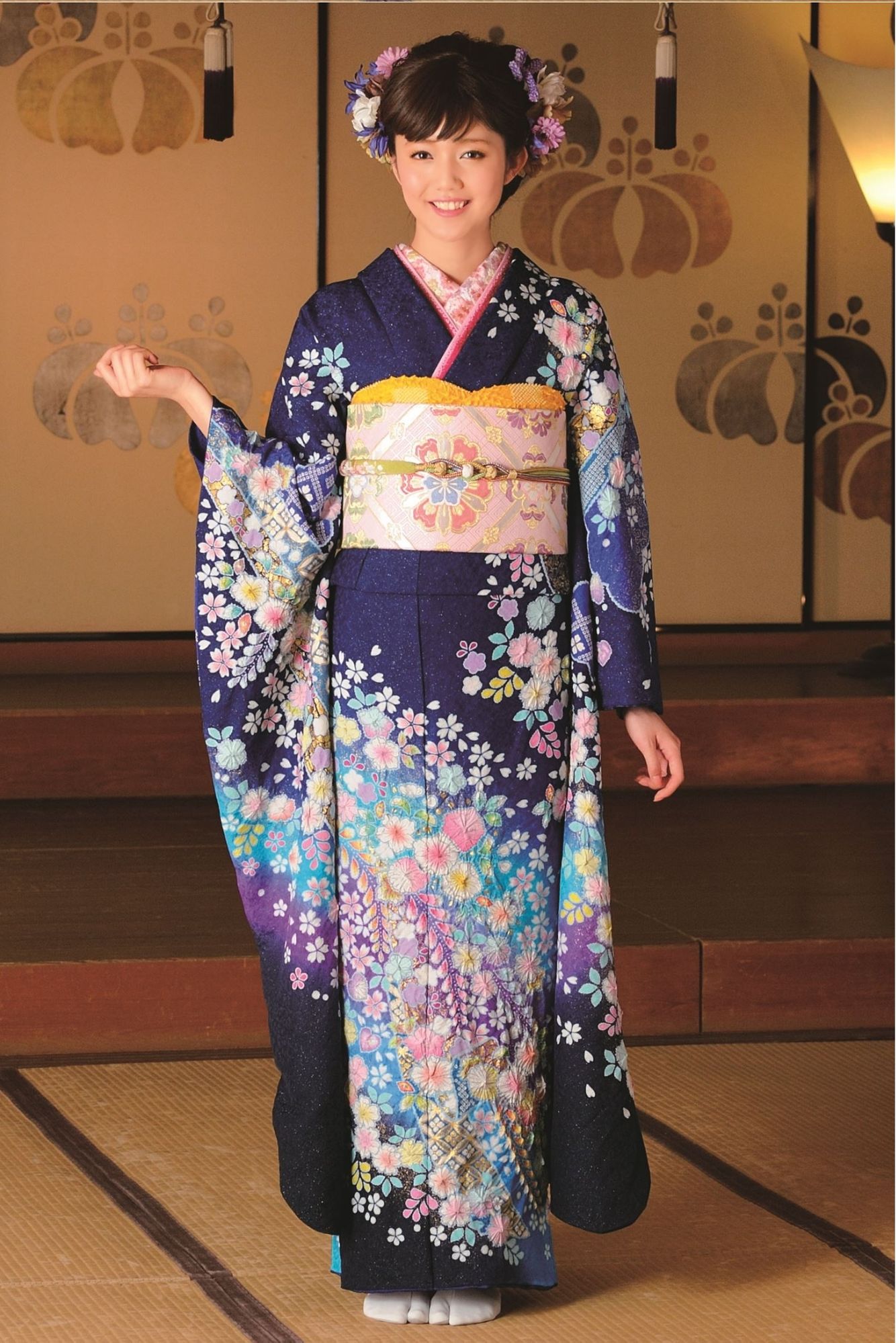 紺色地×銀通しキラキラ 辻が花が豪華な唐絞り振袖｜気品を纏う晴れの日