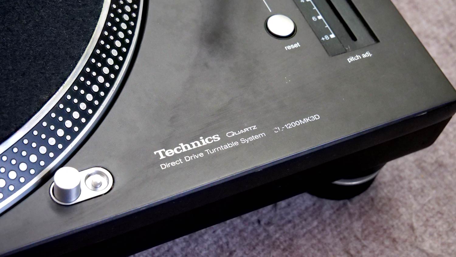 中古品のTechnicsのターンテーブル、SL-1200MK3D-Kのご紹介です。
