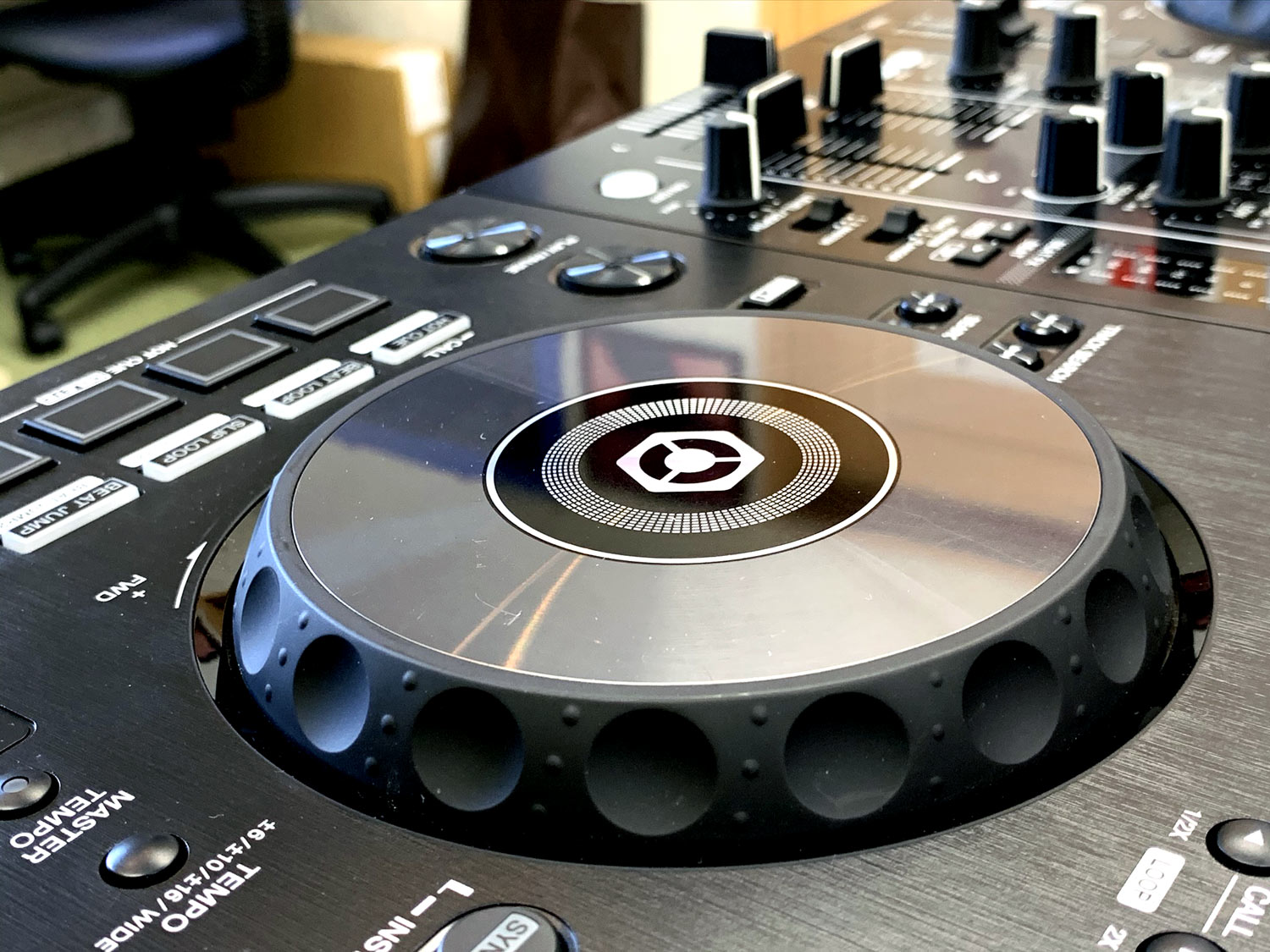 イベント使用品のPioneer DJの一体型DJコントローラー、XDJ-RRのご紹介