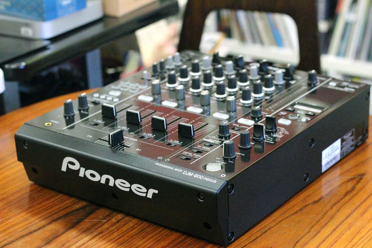 中古品】Pioneer DJのフルデジタルDJミキサー、DJM-900NXSのご紹介です。