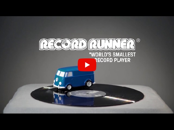 レコード盤の上をクルクルと回転し、音楽を再生する自走式レコード