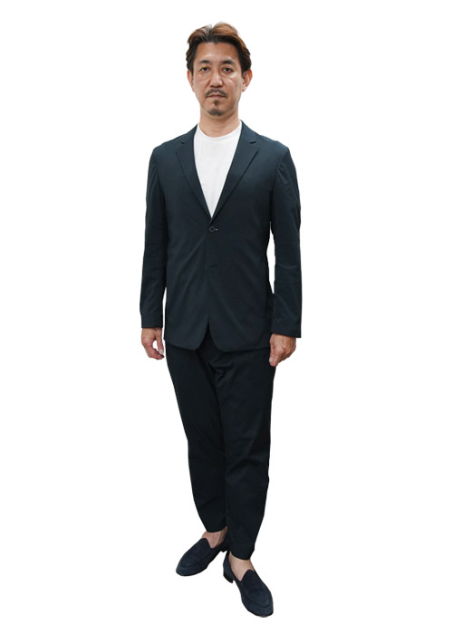 ユニクロ×セオリーの感動ジャケット+パンツをビジネスで着用する際の