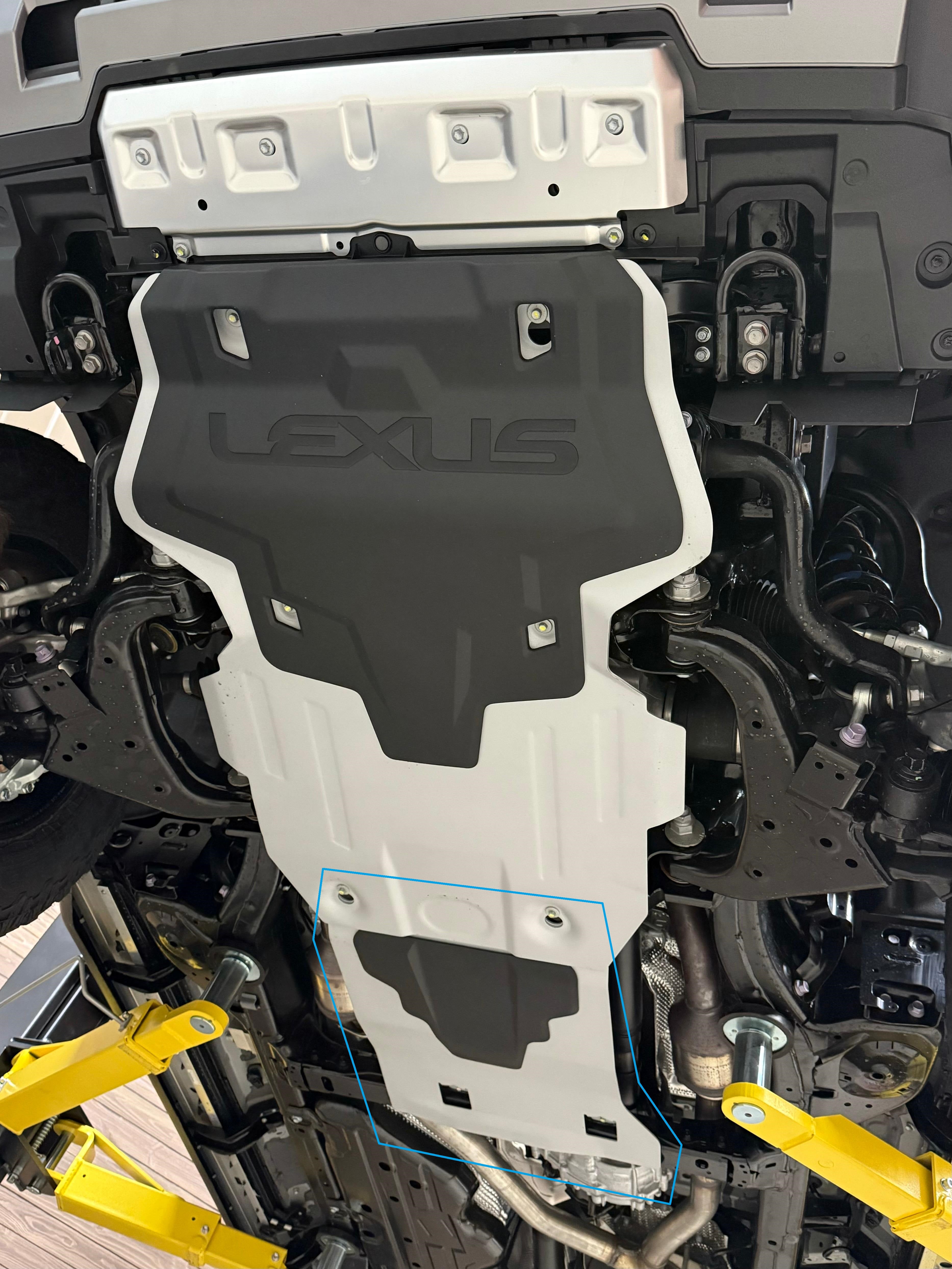 Genuine Lexus | Middle Skid Plate – Land Bully