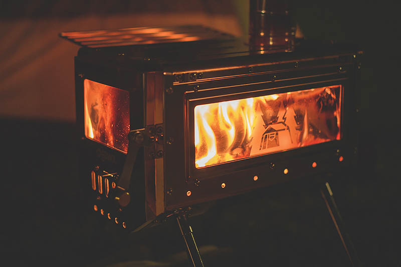 ogawaから限定品の薪ストーブ「ワークタフストーブ380アカネ」発売決定