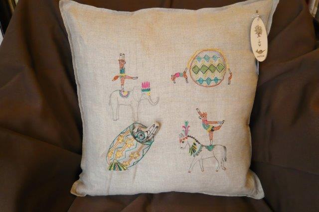 CORAL&TUSK(コーラルアンドタスク)のクッションを入荷しました