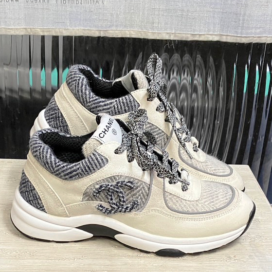 UGG］ハラコ（希少牛革）のスニーカーのクリーニング » ルタクト le