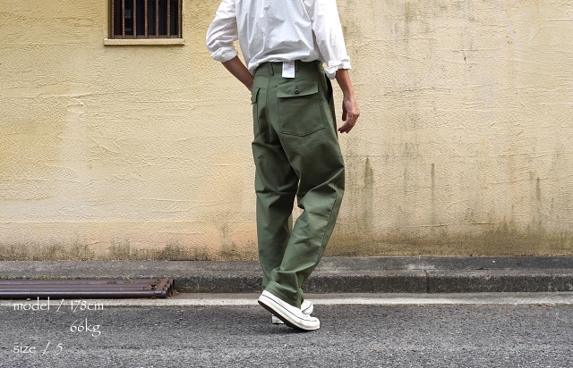 CIOTA シオタ スビンコットンムラ糸バックサテンベイカーパンツ