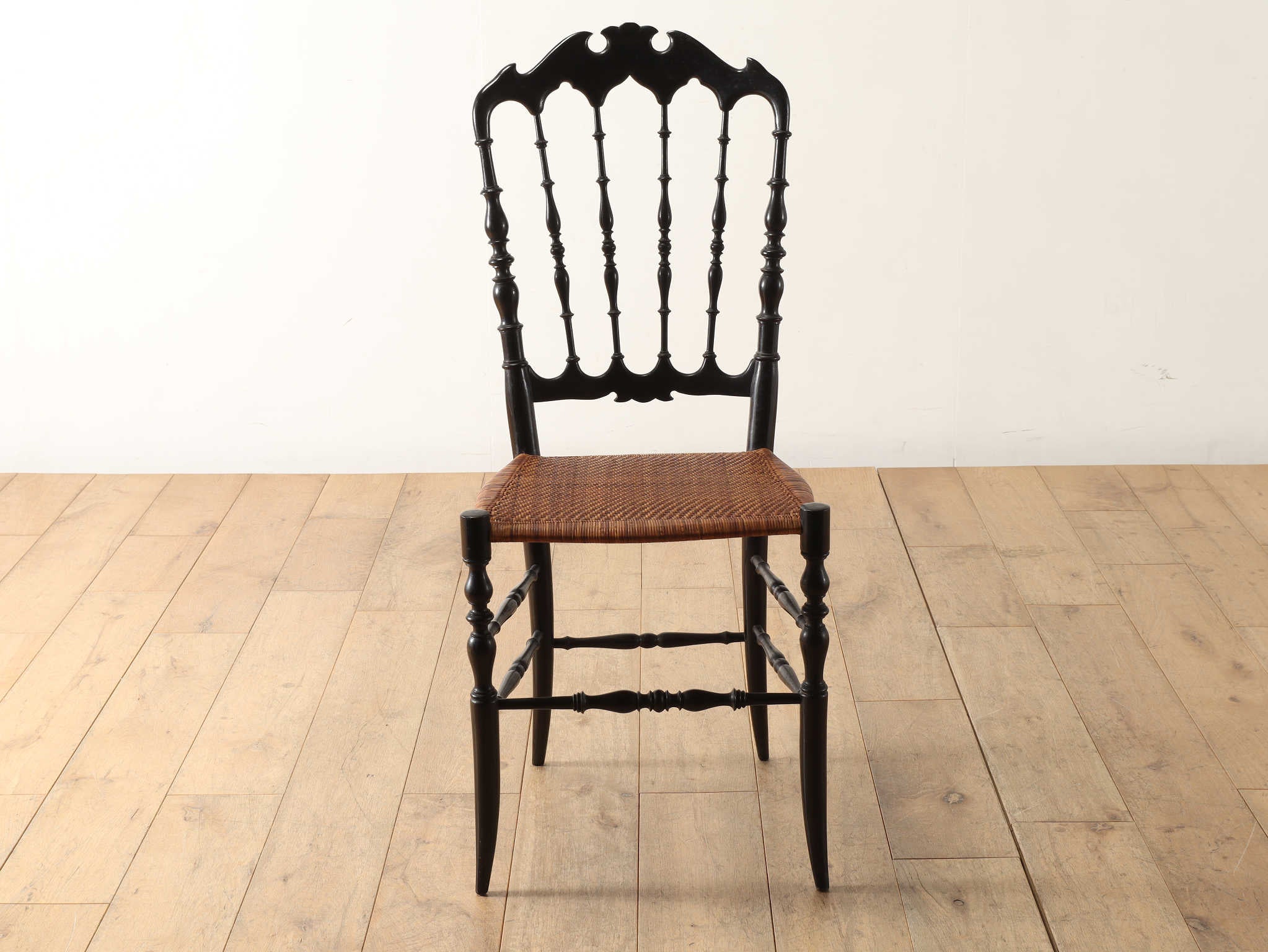 キアヴァリチェア | ロイズ・アンティークス | ヨーロッパの