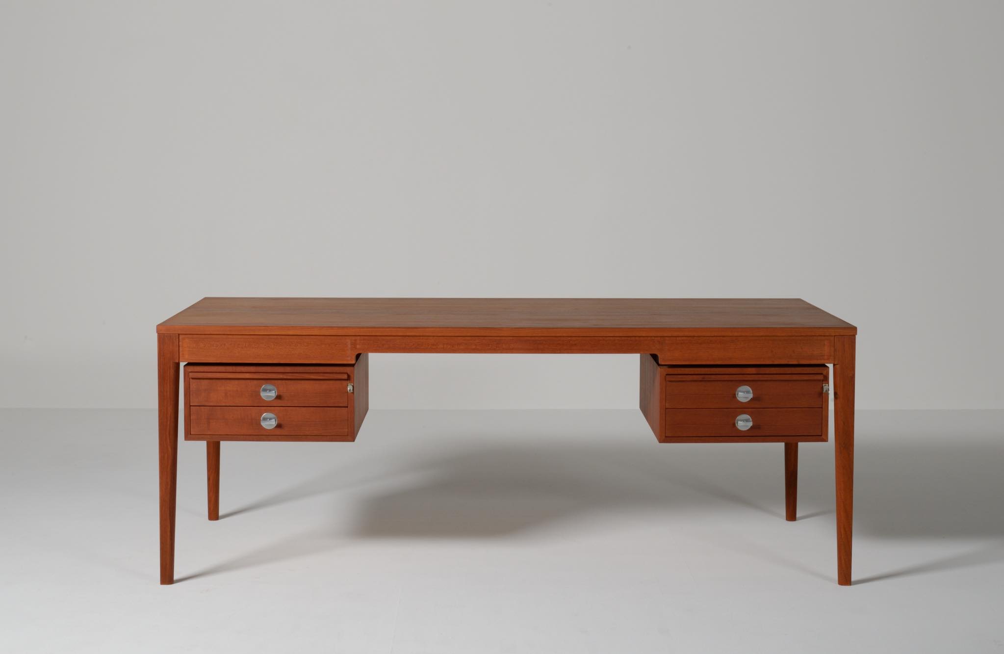 Finn Juhl FD951 Teak desk｜Luca Scandinavia | 北欧ヴィンテージ