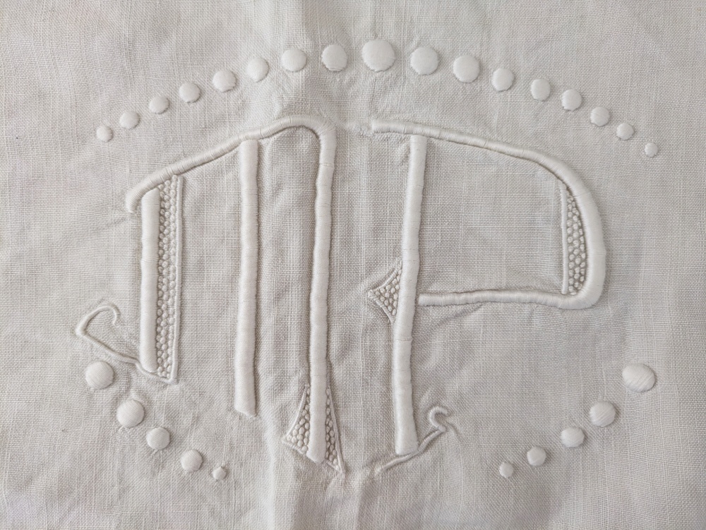 6】たくさん18枚！ フランス アンティーク イニシャル 手刺繍 端切れ 6