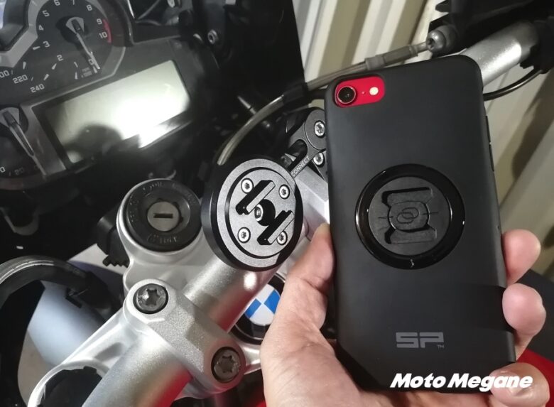 バイクの振動からスマホを護る対策あり！「デイトナ SPコネクト」が