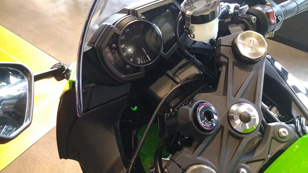 限定カラーに一目惚れ アナログタコメーターも魅力ZX-6R【みんなの