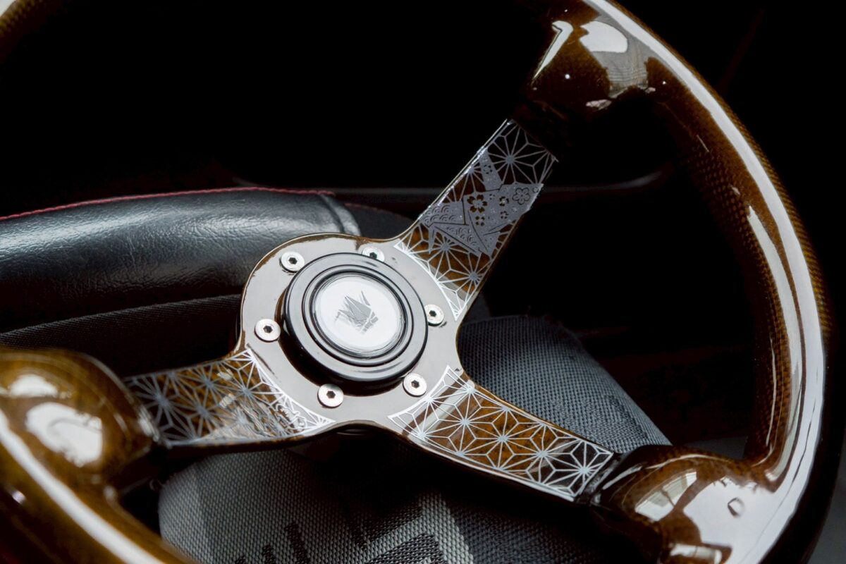 JDMと伝統工芸の融合 和柄カーボンステアリングが発売