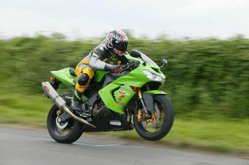 KAWASAKI ZX-10R (2004-2005) Review | Specs & Prices