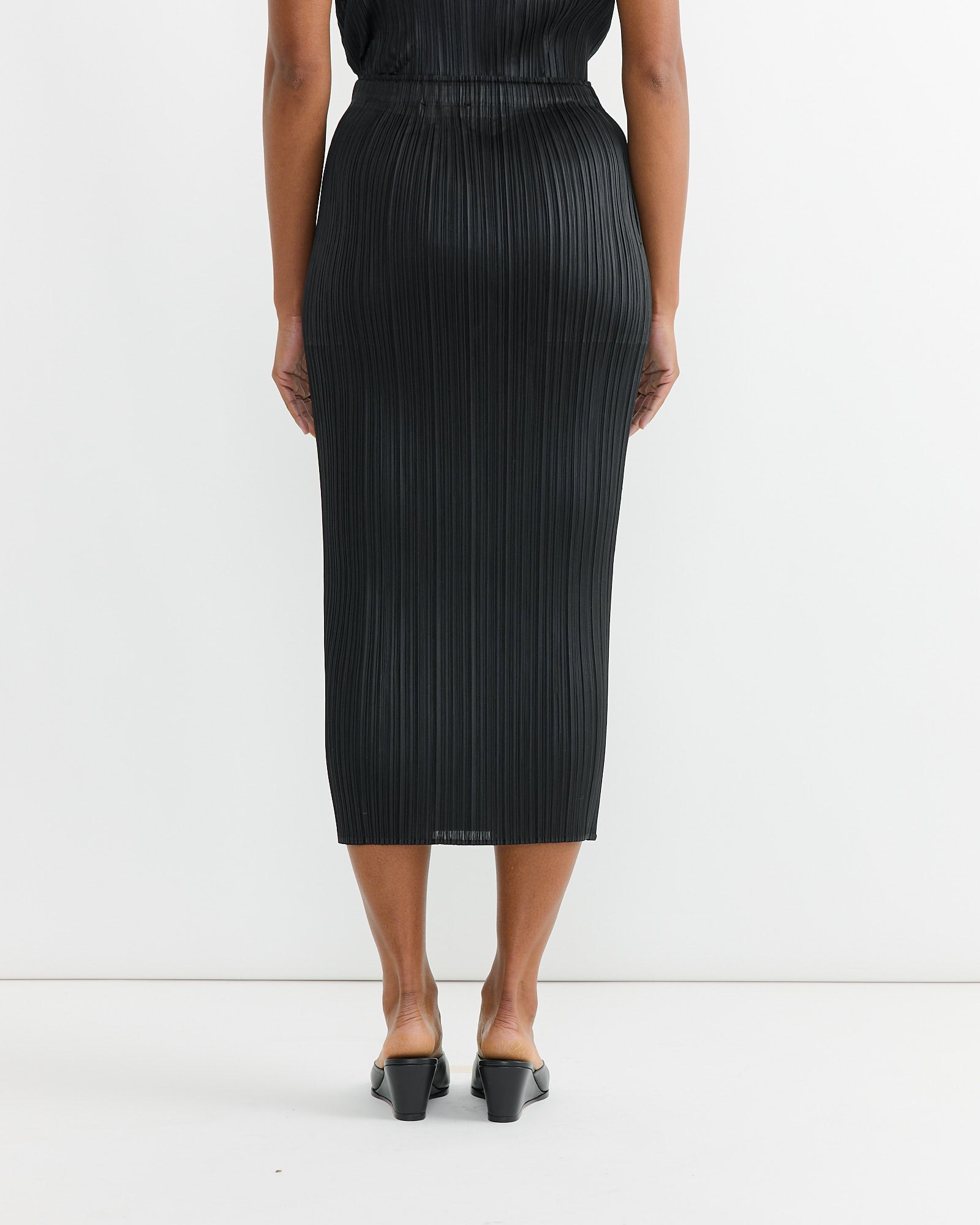 Basics Skirt in Black