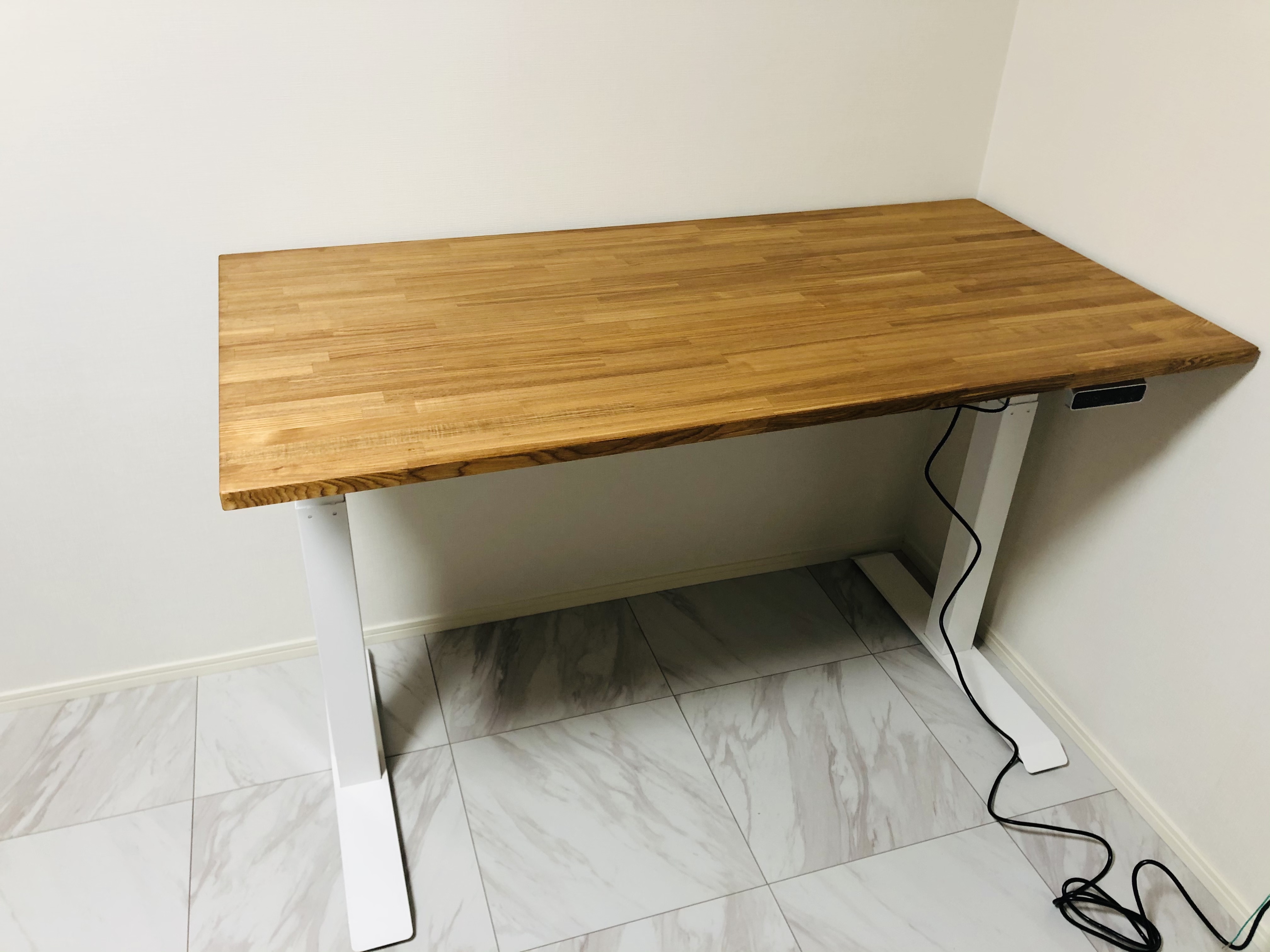 タモ集成材（積層材）のスタンディングデスク天板 ｜施工・制作事例