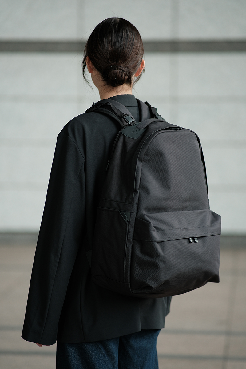 MONOLITHのシグニチャーモデル「BACKPACK PRO M」の普遍的な魅力とは