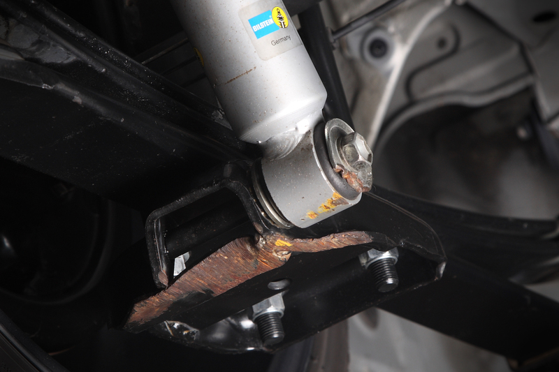 ダウンアシストブラケット SDBASH - Genb（玄武）ハイエース用カスタム