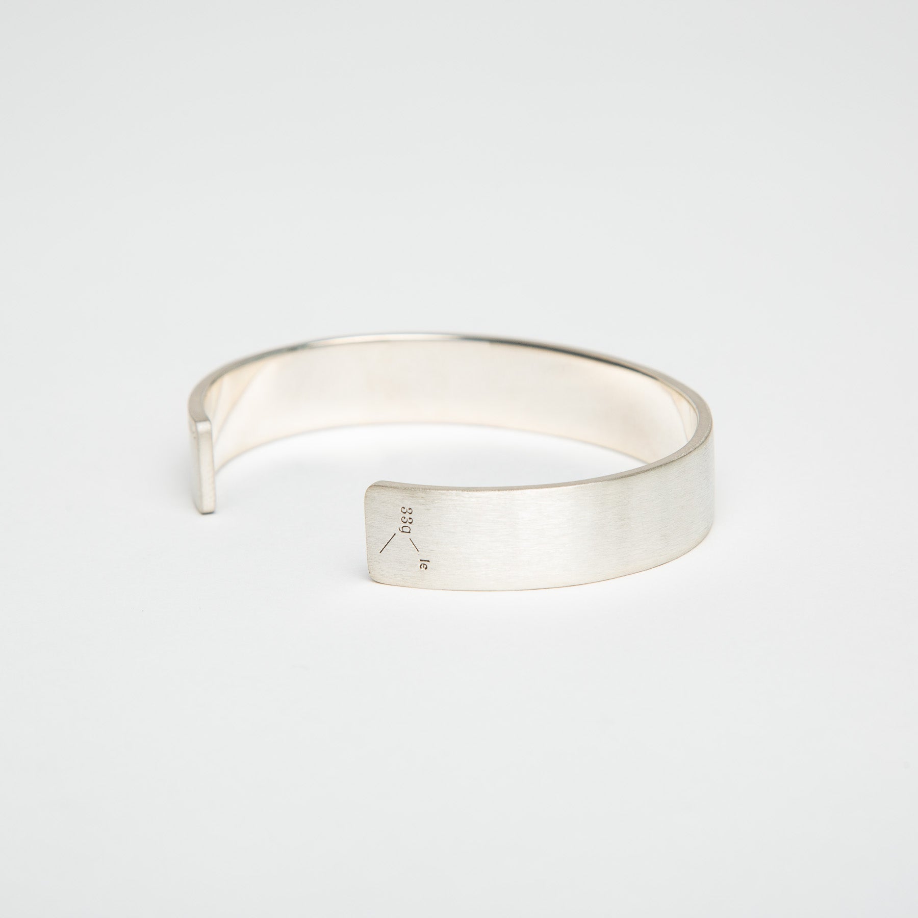 LE GRAMME | 15G POLISHED SILVER RIBBON CUFF BRACELET
