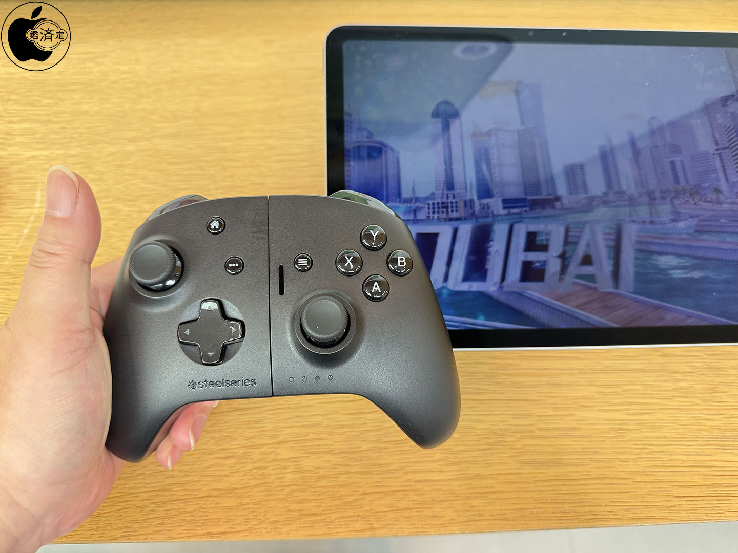 Apple Store、SteelSeriesのデュアルモードゲームコントローラー