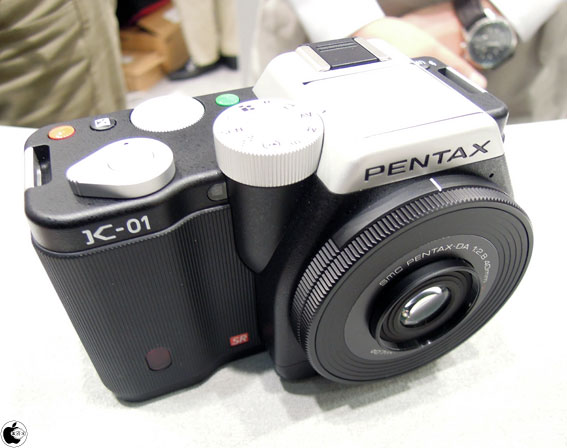 CP+2012：ペンタックスリコー、マーク・ニューソンデザインのデジタル