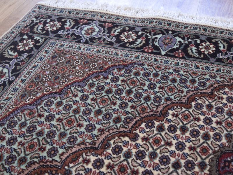 ペルシャ絨毯｜魔法のじゅうたん｜通販・メンテナンスは全国対応