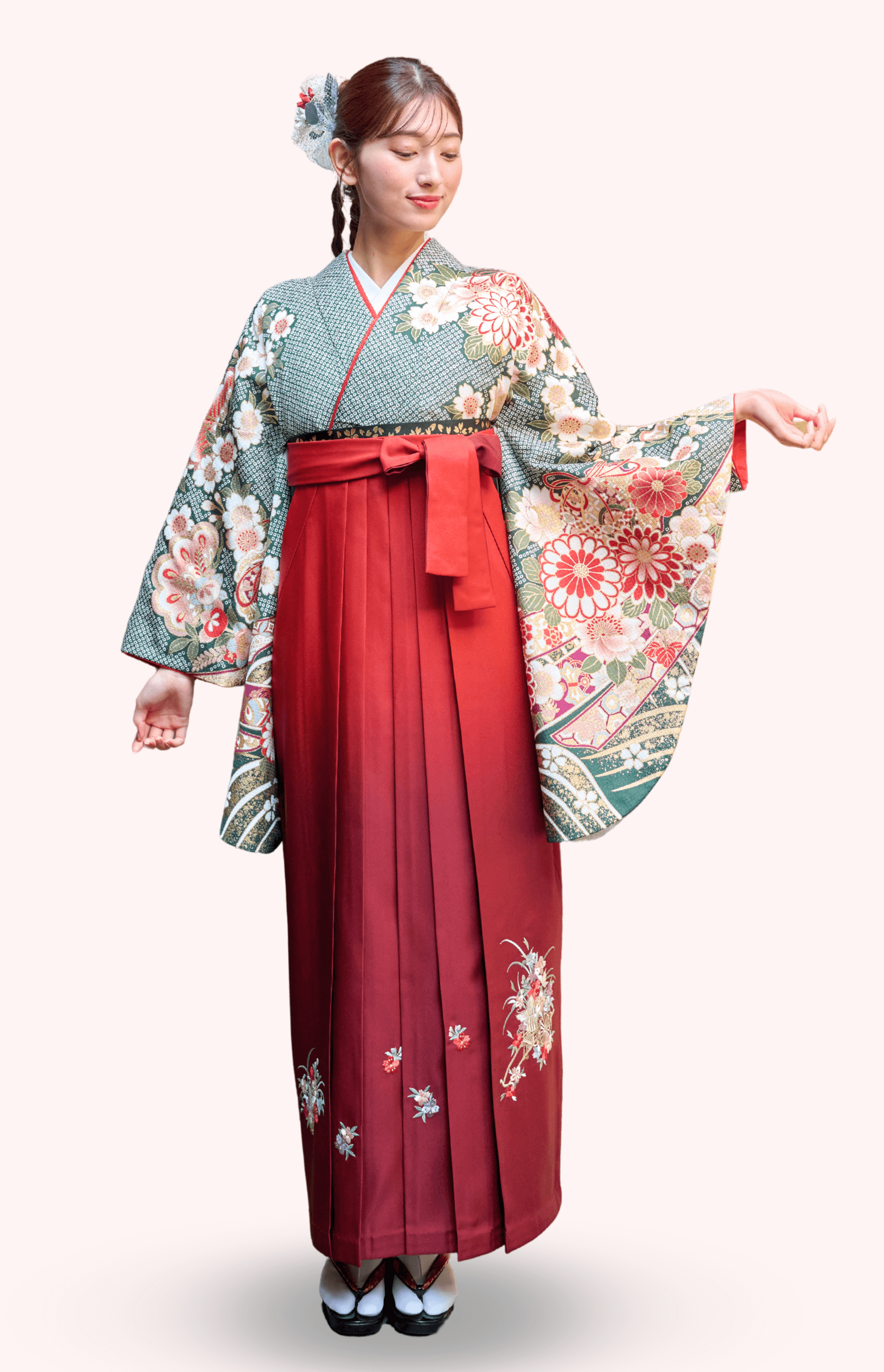 着物〉緑色 疋田に熨斗 〈袴〉エンジ色&茶色ぼかし 花車の刺繍袴 【111