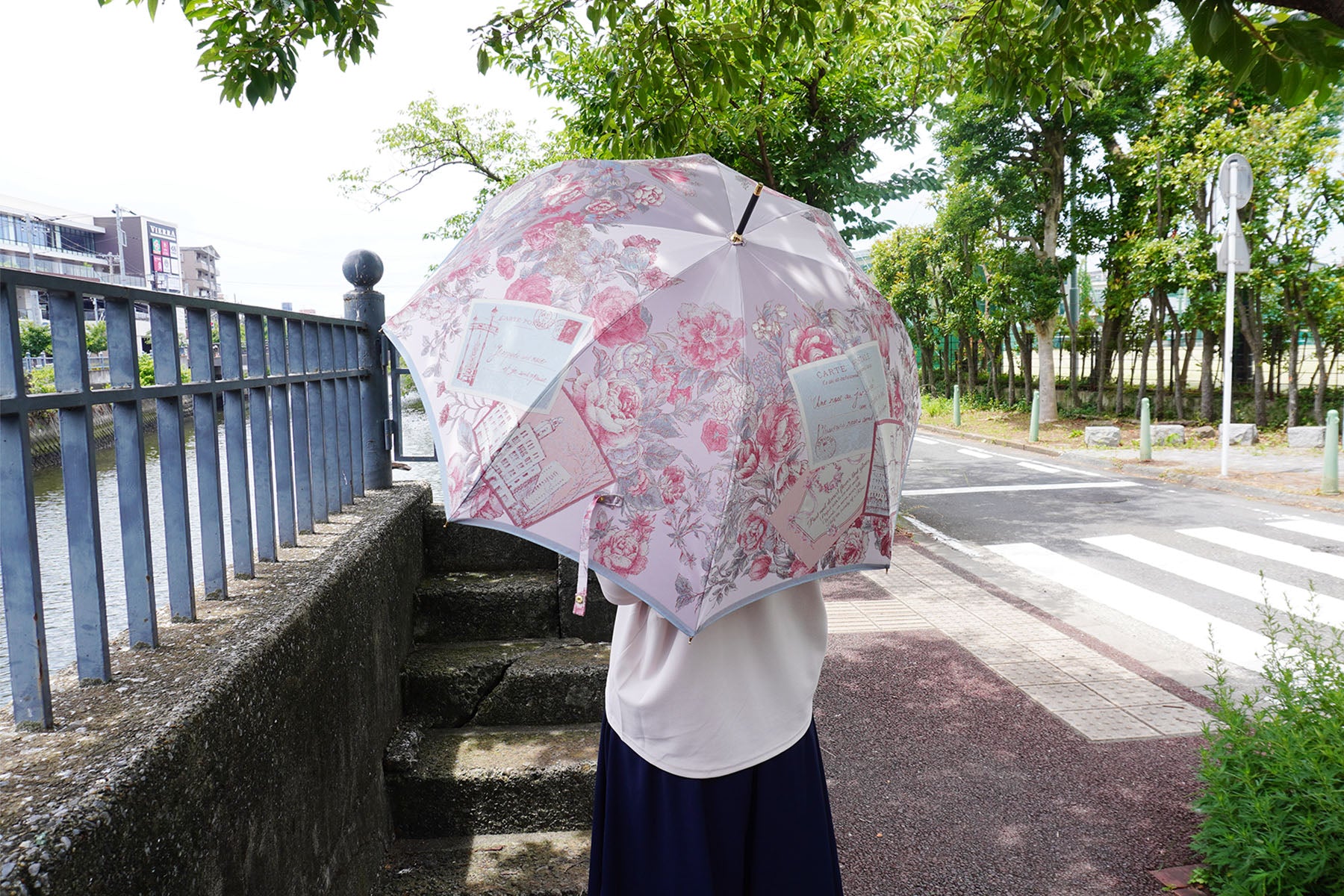 折りたたみ傘「絵おり バラとぶどう(ネイビー)」が登場しました！