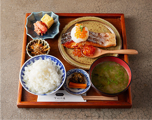 下北沢の居酒屋「下北六角」ランチは定食、ディナーは焼酎と和食が人気