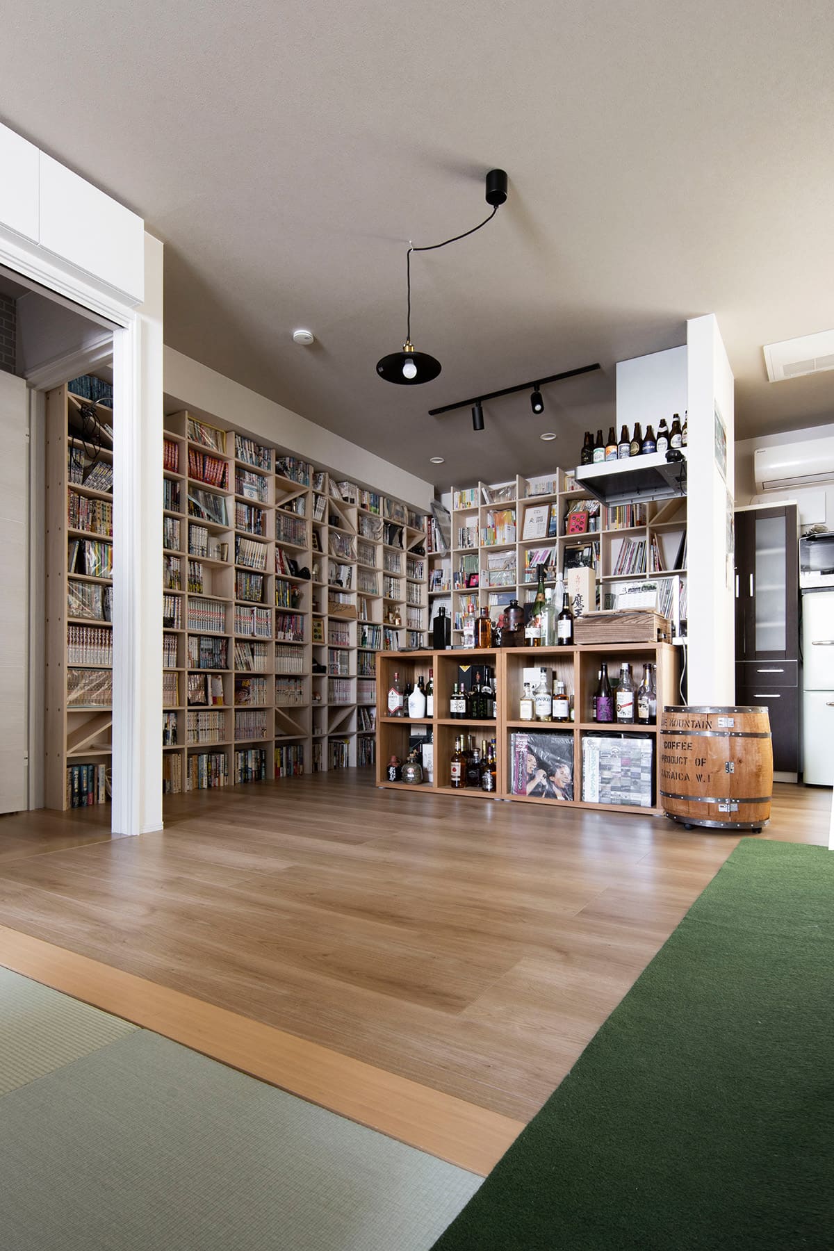 キッチンをL字型の壁面収納に – Shelf 壁一面の本棚 – マルゲリータ