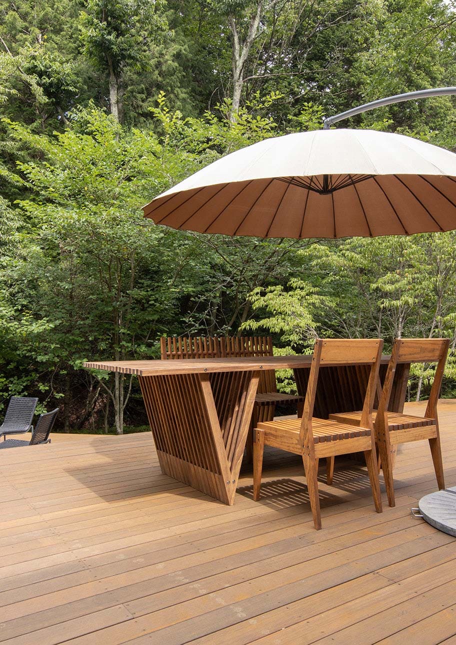 雨ざらしOK？おしゃれなガーデンテーブルセットの選び方と出しっぱなし