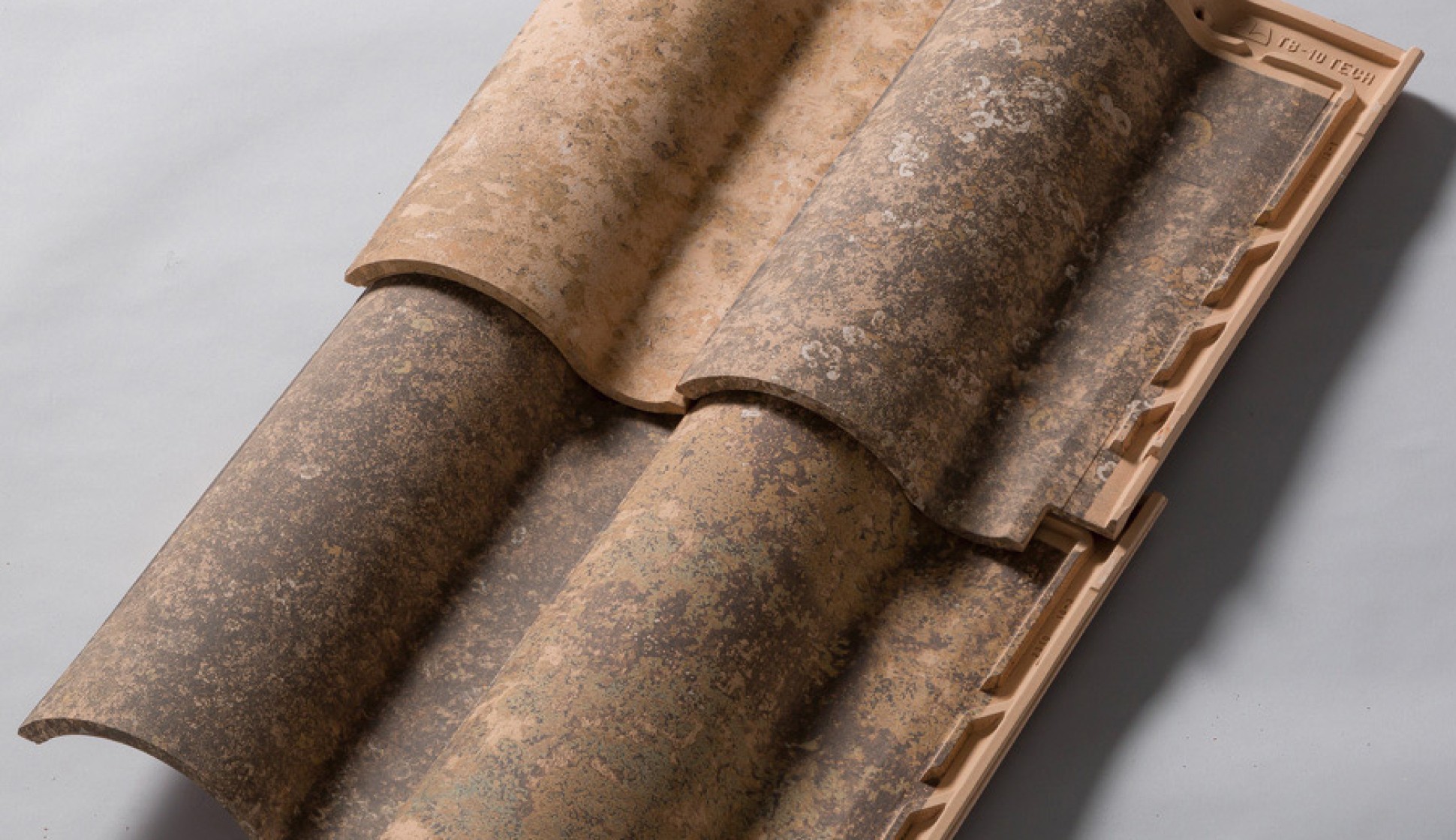 TB10 | 商品紹介 | 屋根材 | 丸鹿セラミックス株式会社