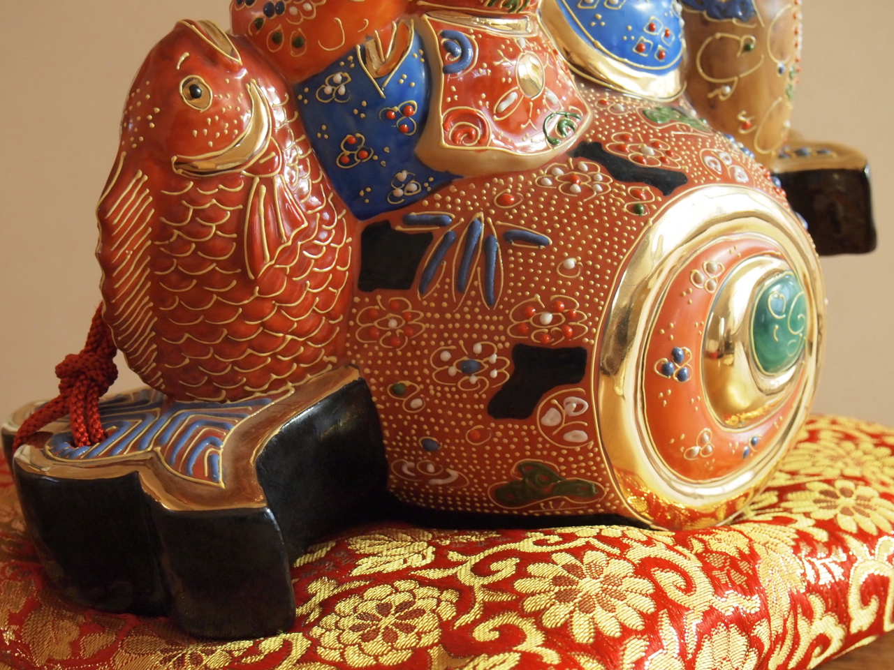 九谷焼 打ち出の小槌乗り 大黒様・盛（高さ27cm） 九谷焼 打ち出の小槌