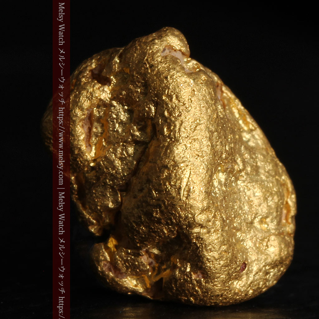 3.14gの少しいびつな豆のような形の自然金