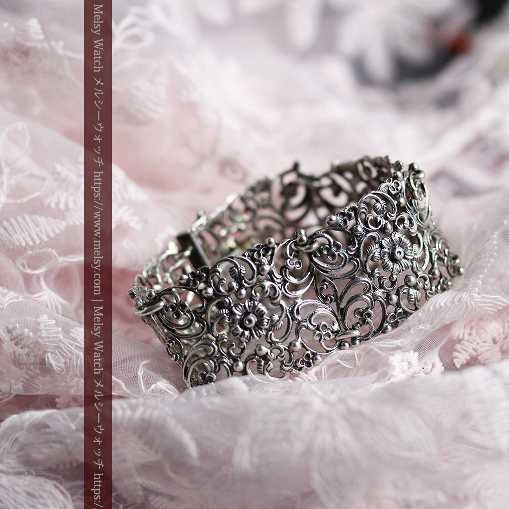 透かし装飾の銀無垢アンティークバングル・ブレスレット