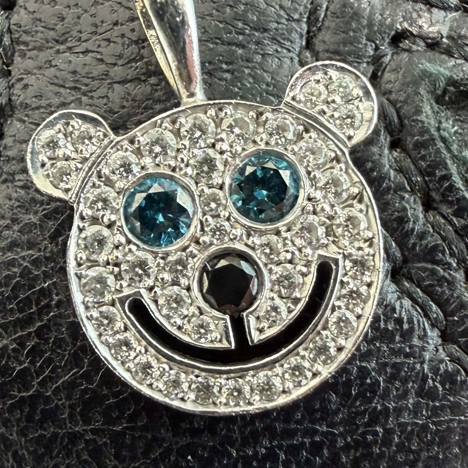 EYEFUNNY 18K WG Smile Bear Blue Diamond Eyes Charm 