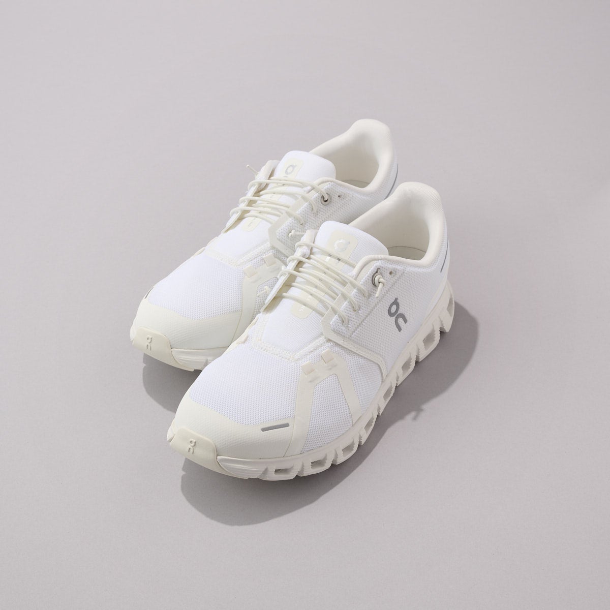 On（オン）」の新作白スニーカーが素晴らしすぎた。 服好きたちを魅了