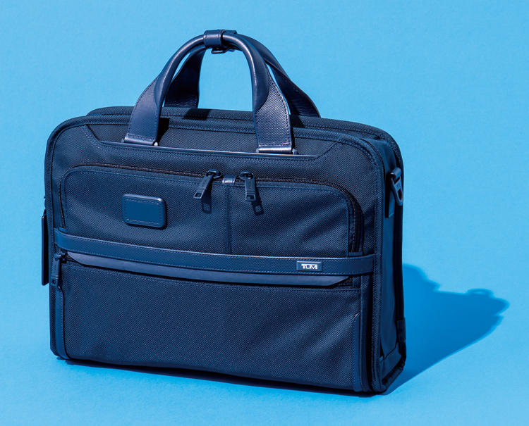 トゥミの傑作3WAYスリムブリーフに「オールネイビー＋白ロゴ」の別注