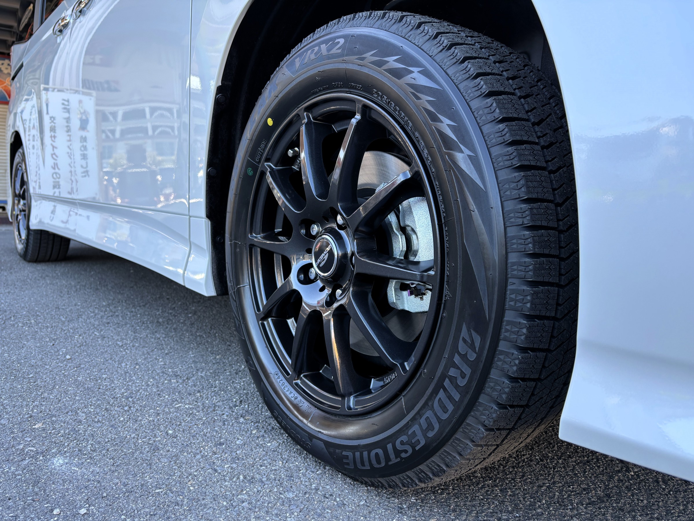 80系ノア 16インチブリヂストンVRX3 スタッドレスセット1本【2／4