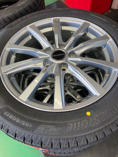 現行プリウスに17インチにダウンさせてスタッドレスタイヤ装着