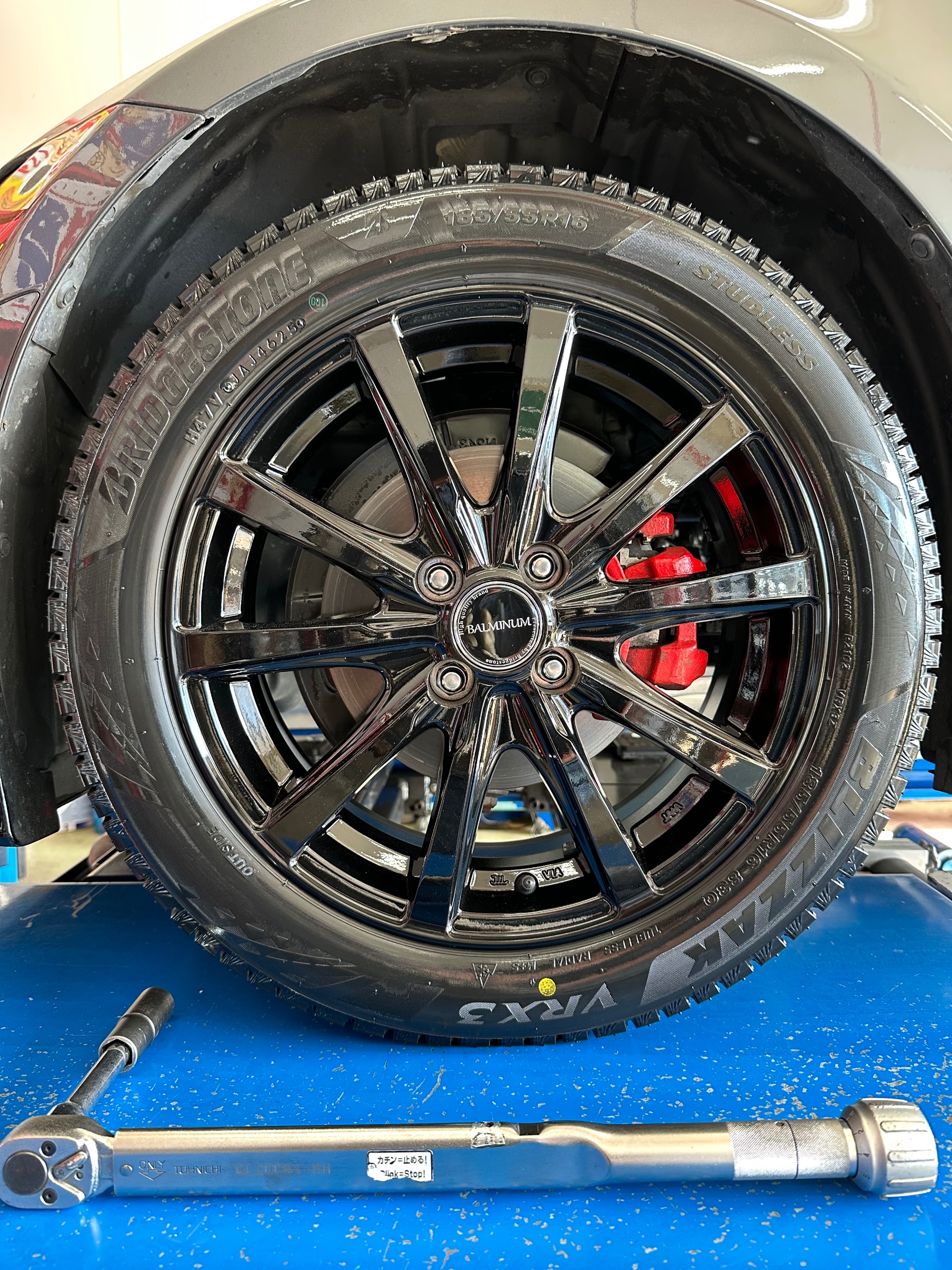 マツダ ロードスター スタッドレス・ホイールセット交換作業 | マツダ