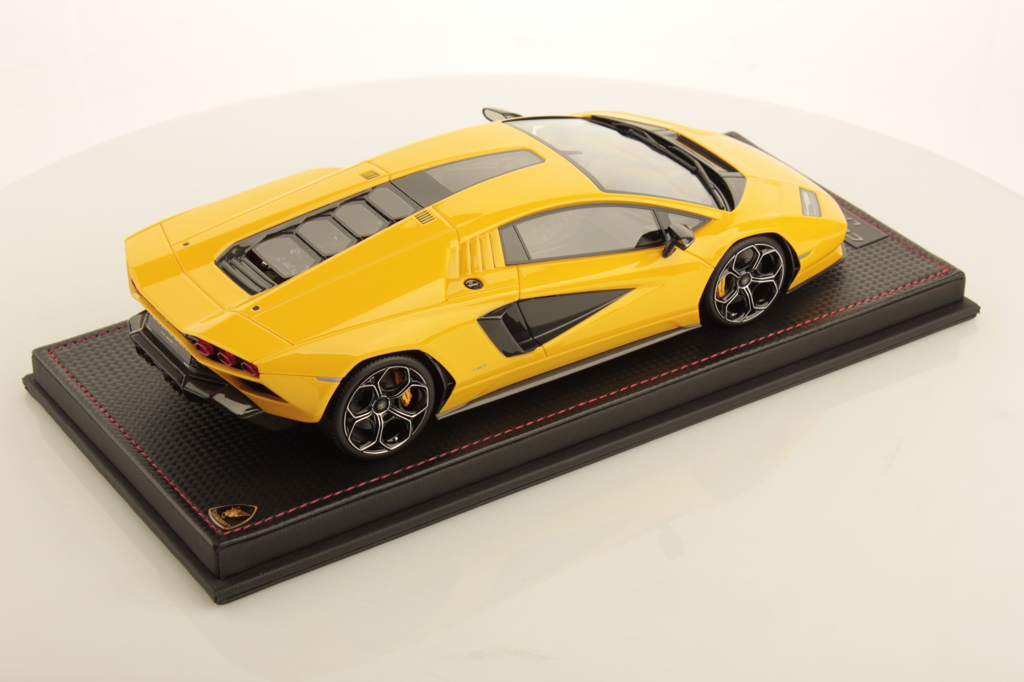 Lamborghini Countach LPI 800-4 1:18 | MR Collection Models