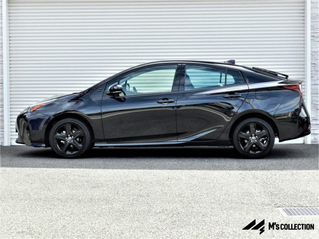プリウス特別仕様車Sツーリング”Black Edition”入庫しました