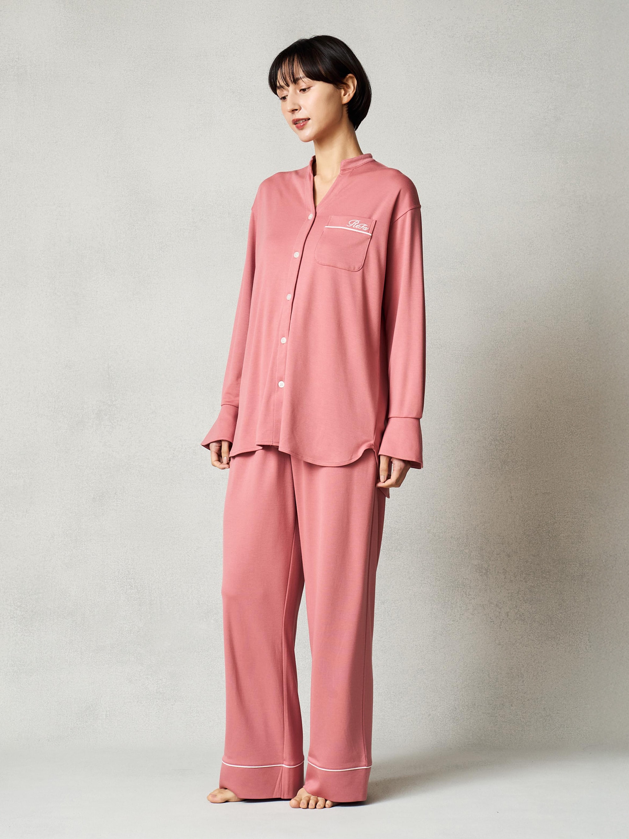 リファバイタルテック モイストスムース スタンドカラースリープウェア